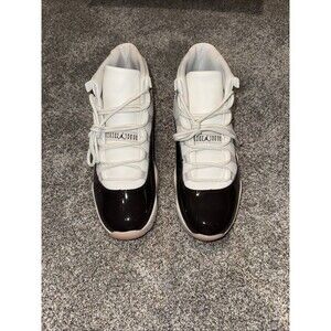 Women’s Air Jordan 11 Neapolitan Size 10